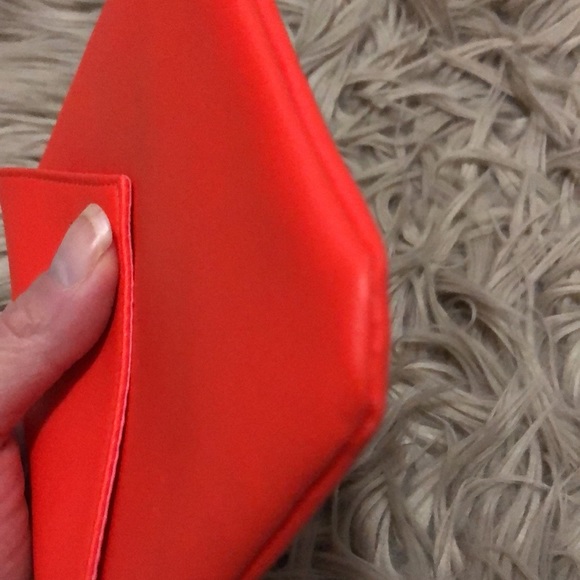 New Unused Ipsy “Sealed with a Kiss” Makeup Bag-Red/Gold-5x7-Flap Closure - Picture 6 of 11